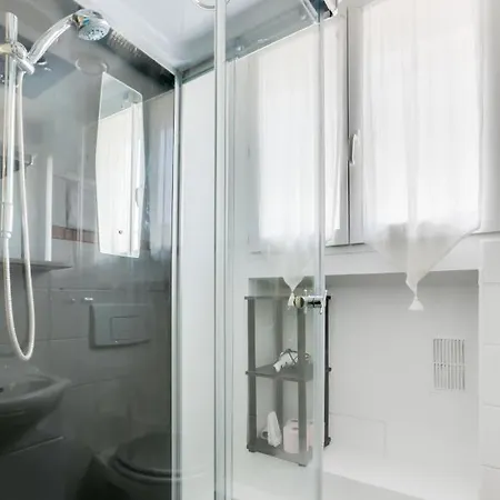 Homestay szállás ++++ Privee Arc De Triomphe / Private Arc De Triomphe ++++ *