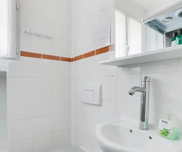 ++++ Privee Arc De Triomphe / Private Arc De Triomphe ++++ 民宿