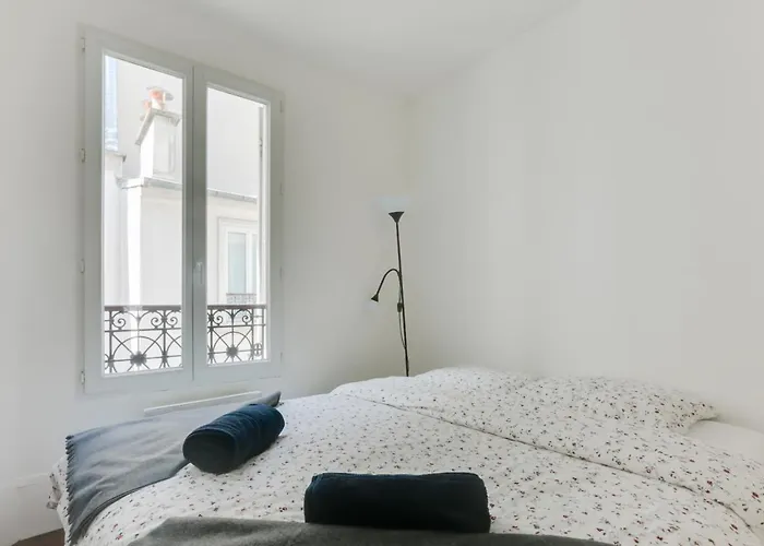 ++++ Privee Arc De Triomphe / Private Arc De Triomphe ++++ *